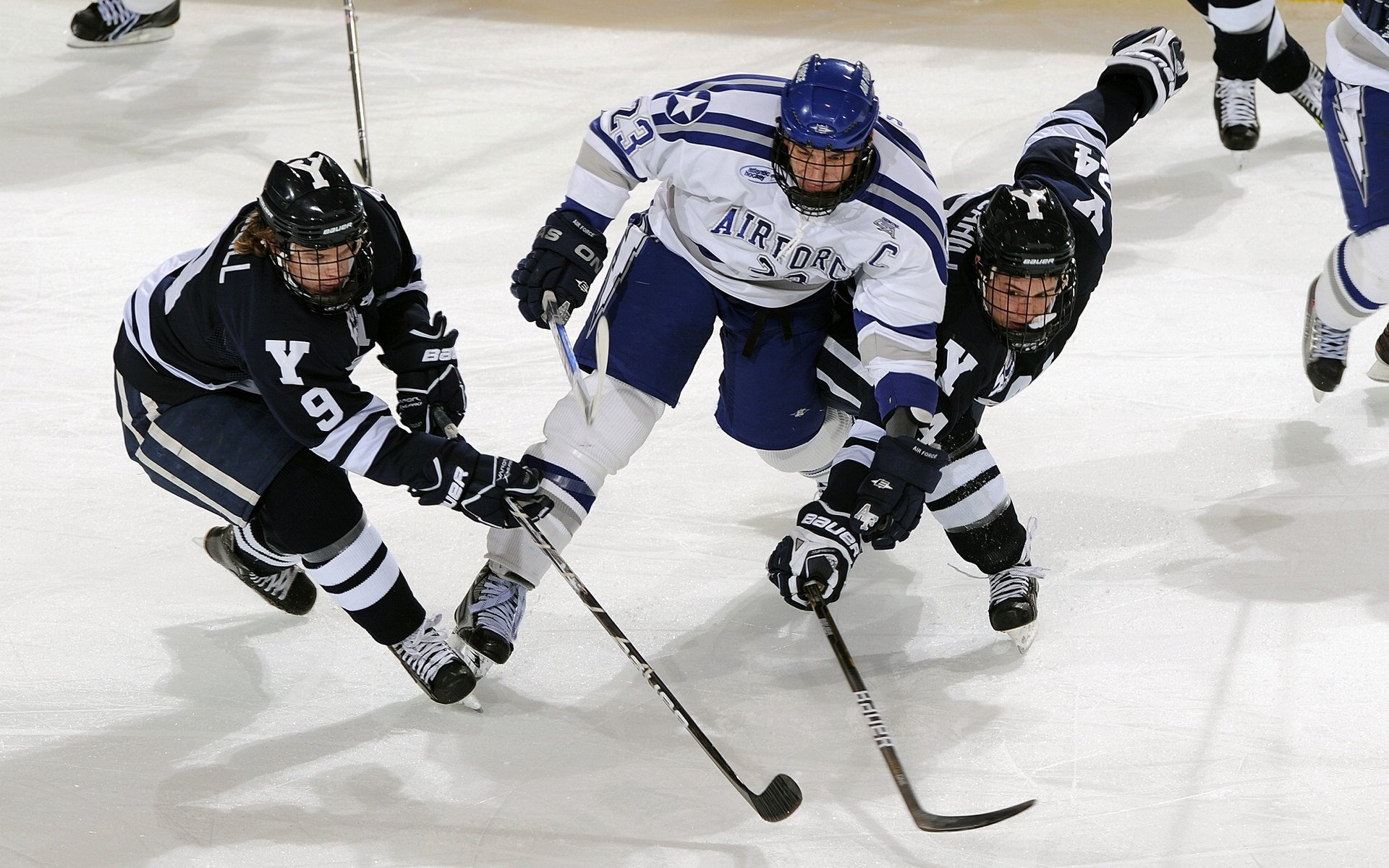 红魔客场平伯恩茅斯,防守稳固