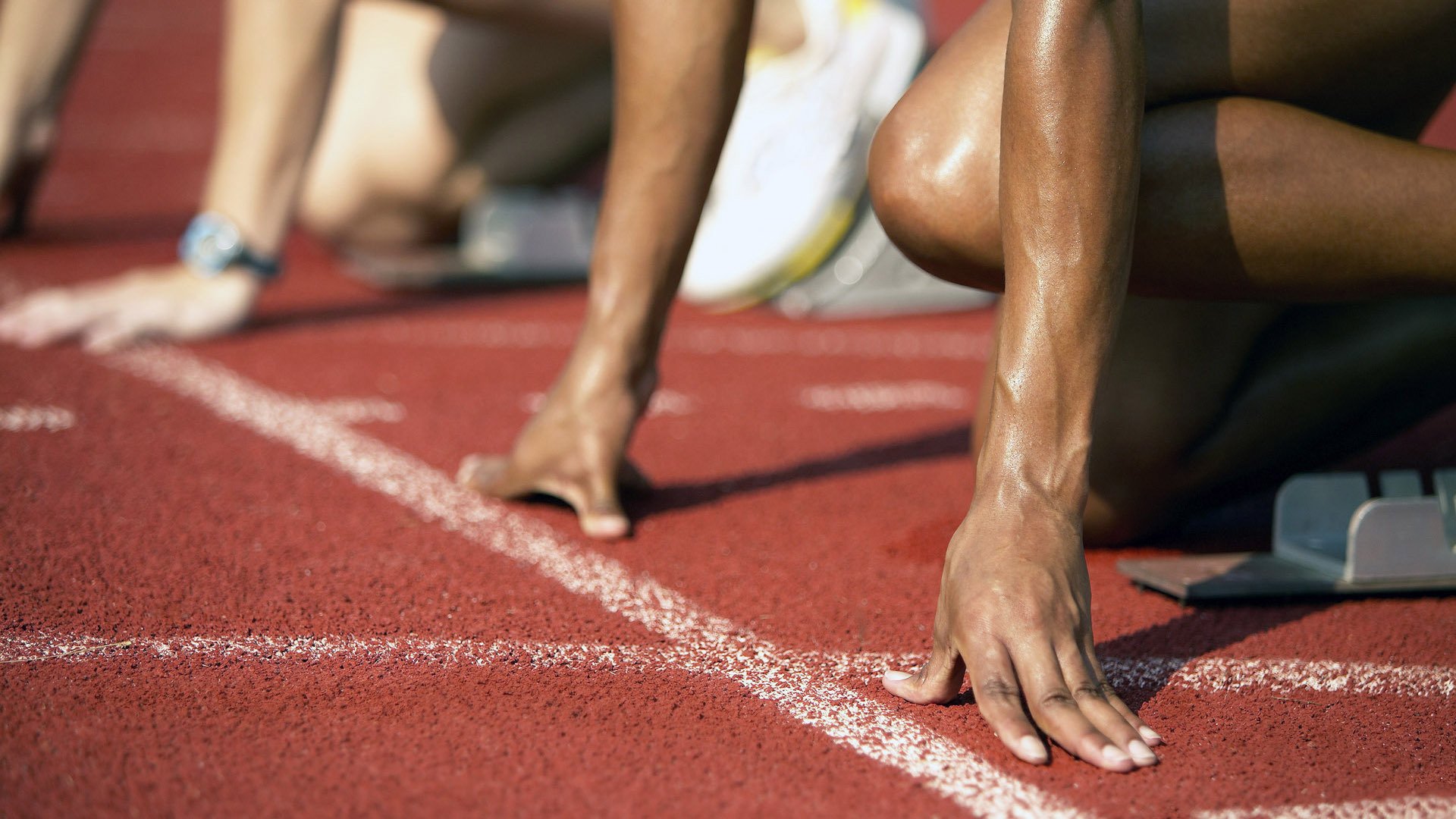 叶夫根尼娅·奇库诺娃跳水动作细腻完美，叶夫根尼·库勒什